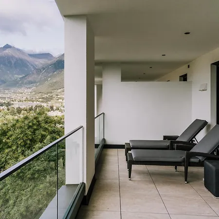 The Hills Merano Room photo